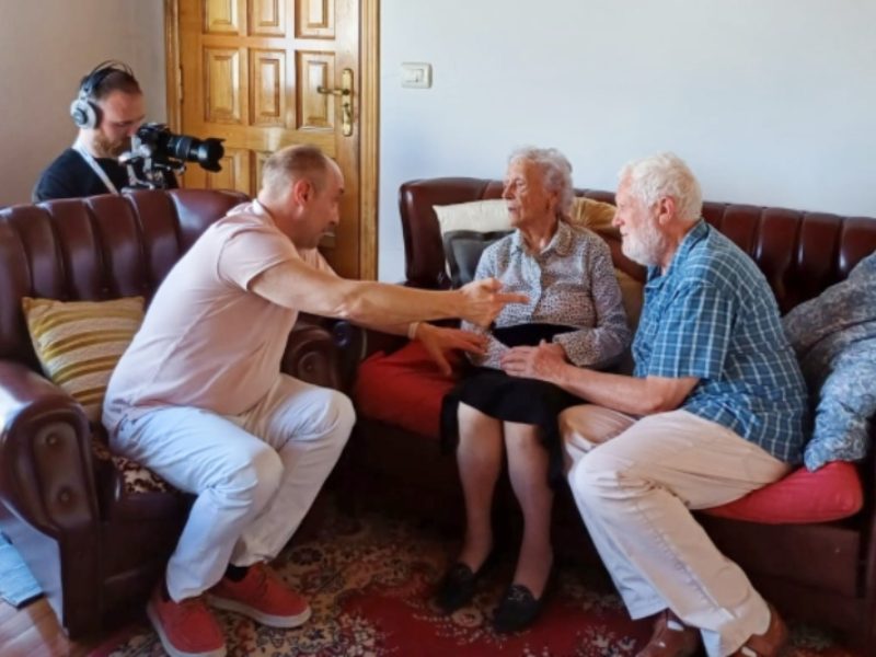 Michel Poulain avisitando y entrevistando a personas centenarias por Galicia